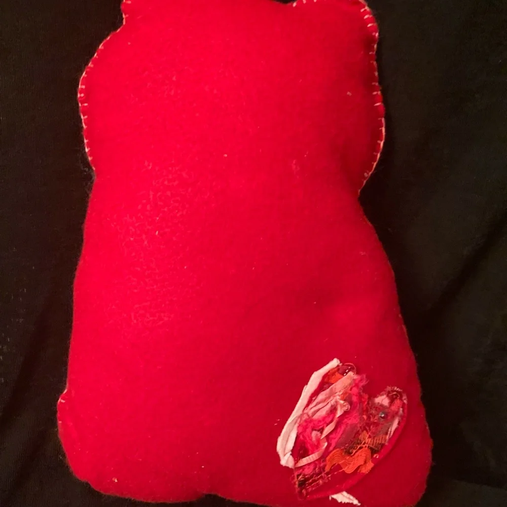 COPY - Valentine's small felt cat pillow. Vintage fabrics and button for an eye.